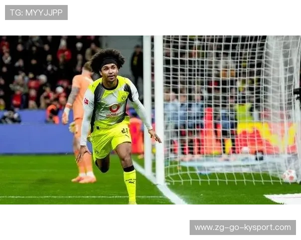 多特阿德耶米单刀一挑门将入网瞬间定格